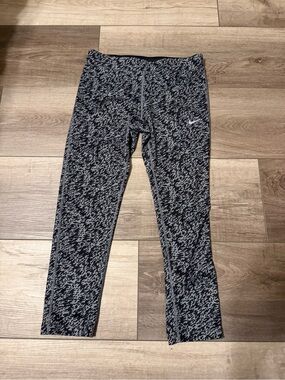 Nike Black and Gray Dotted Print Leggings